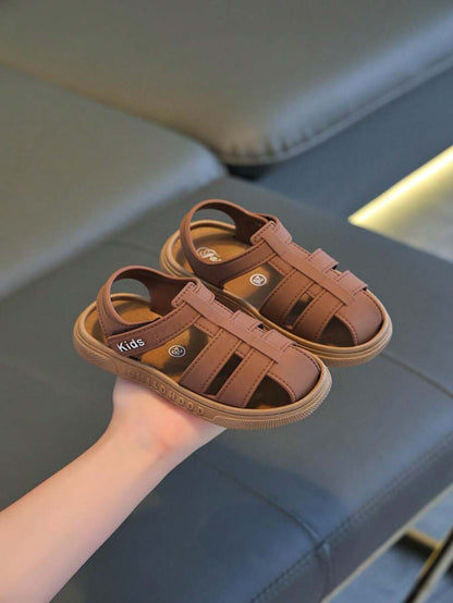 Dichte Kindersandalen mit flacher Sohle
