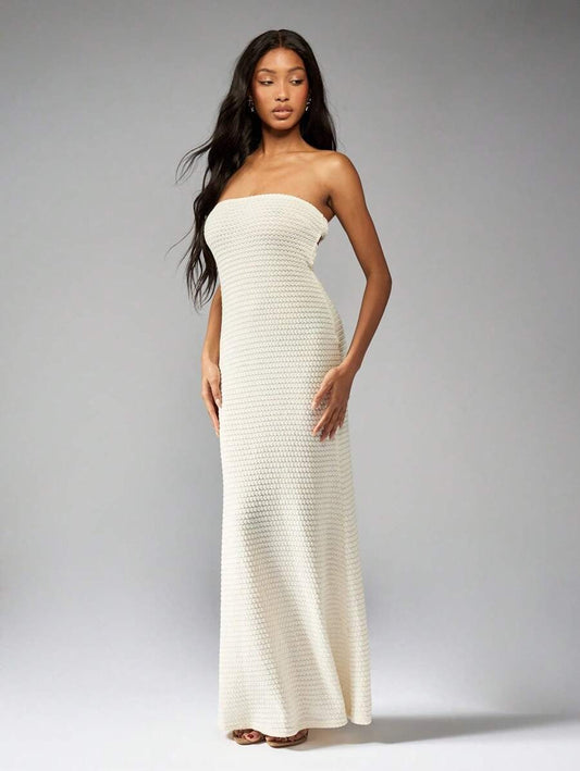 Vestido maxi bandeau de crochet con cuentas y espalda descubierta