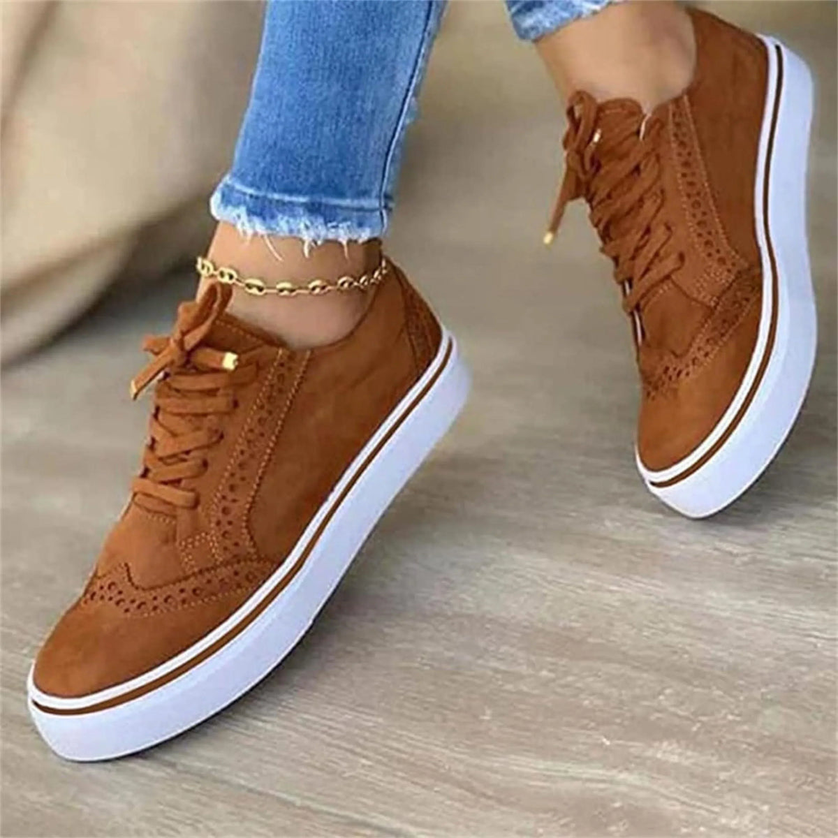 Sneakers brogue eleganti da donna con suola con zeppa e lacci