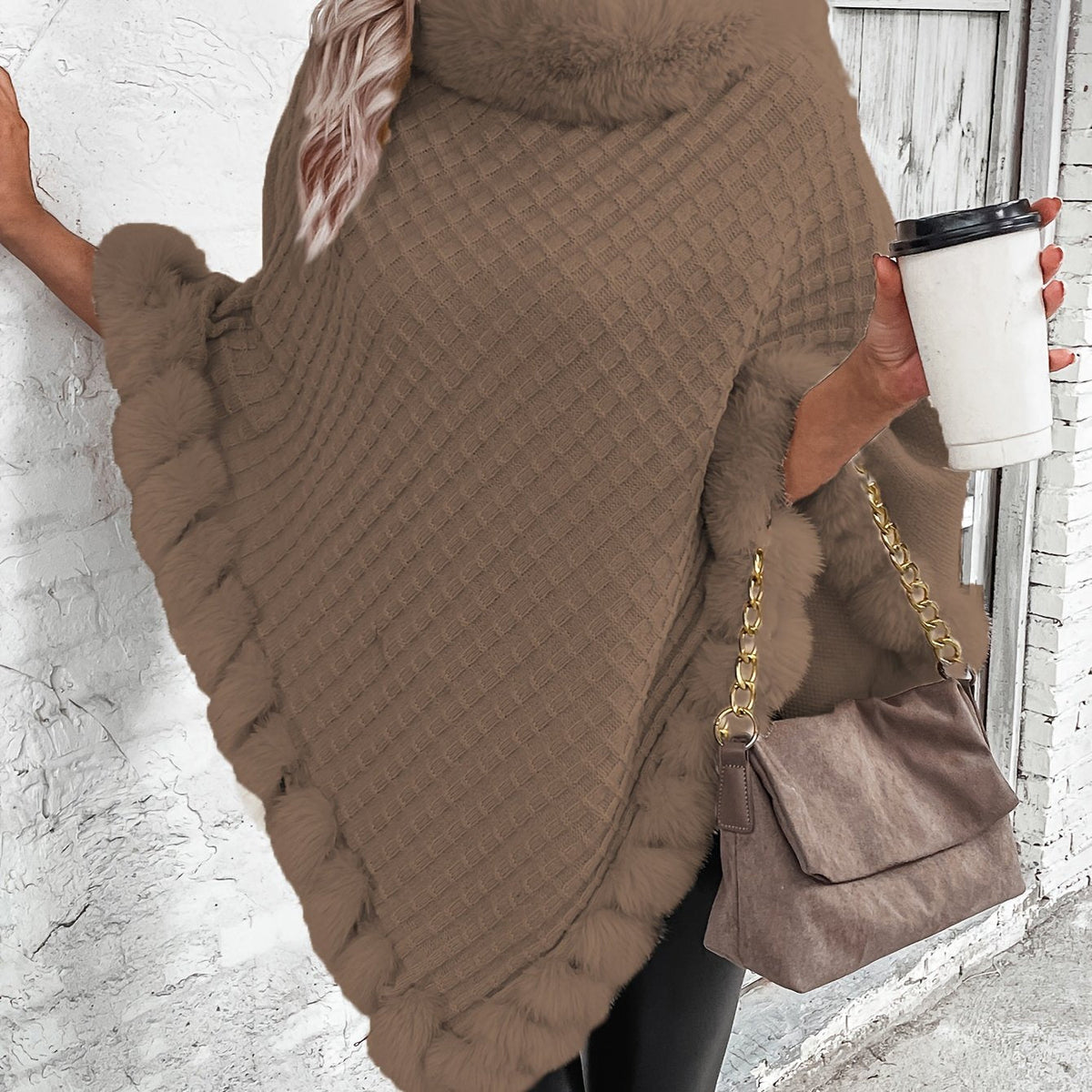 Stijlvolle, warme ponchotrui voor dames met nepbontkraag