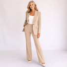 Traje de pantalón elegante para mujer con blazer entallado