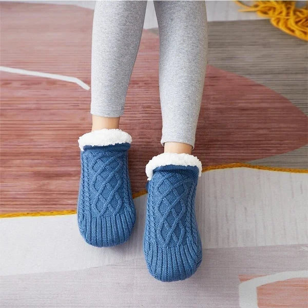 2 pairs of women's yoga socks