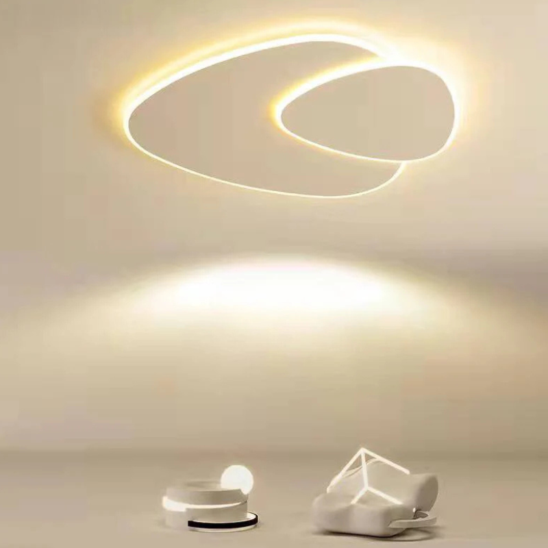 Plafoniera minimalista a LED con forma ellittica organica, per interni moderni