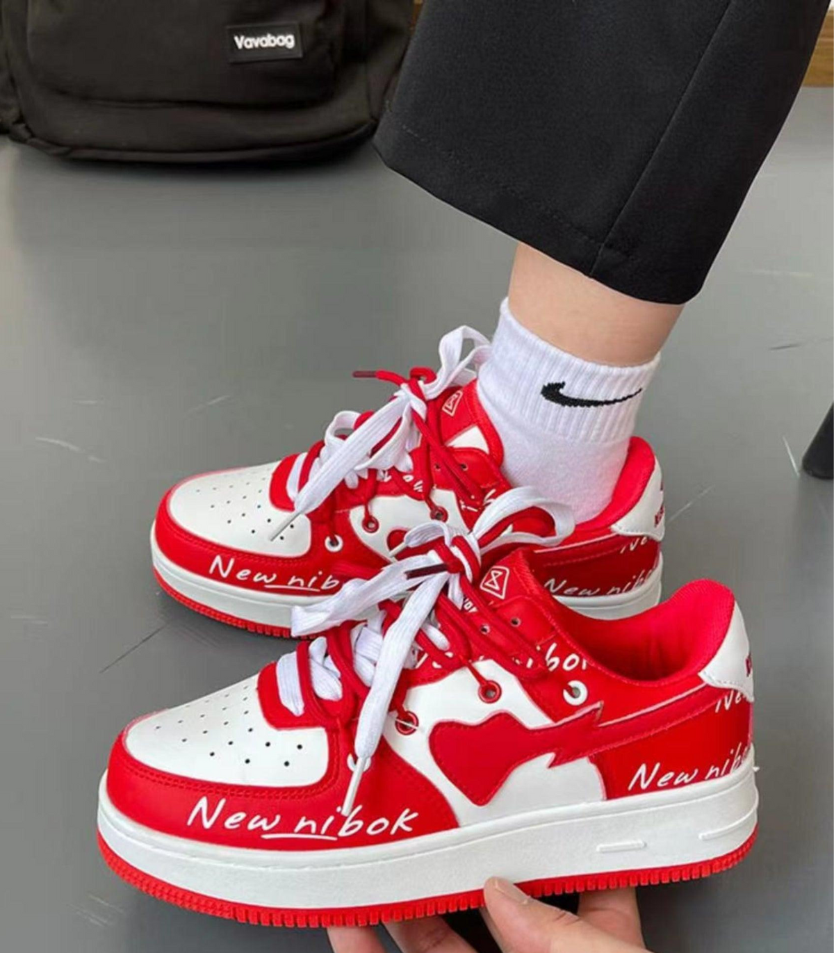 Ladies' Low Sneakers with Contrast Detail and Lace-Up Closure