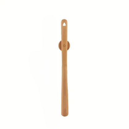 Minimalistická drevená obúvacia lyžica s nástenným držiakom