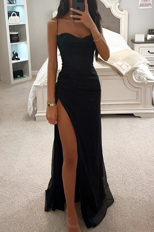 Abendkleid in voller Länge mit Spaghettiträgern und hohem Beinschlitz