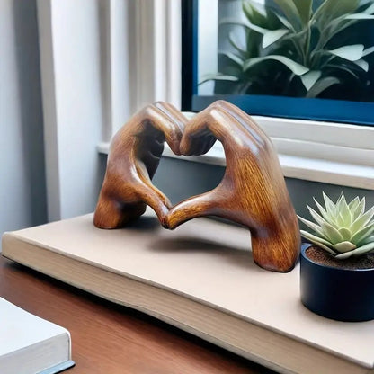 Scultura a forma di cuore: arte moderna dal tocco romantico