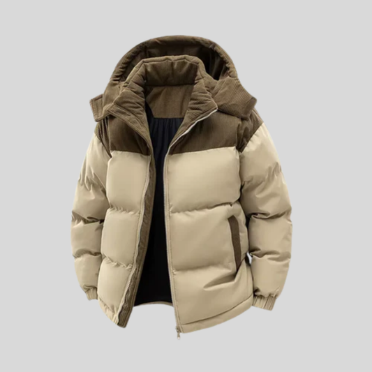 Chaqueta de invierno aislada para hombre con capucha