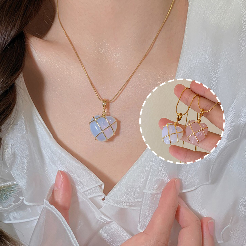 Fashionable Moonstone Necklace