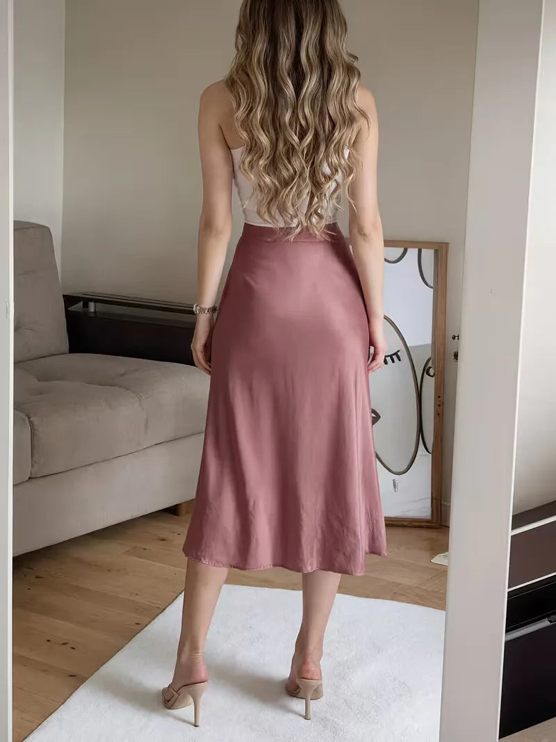 Jupe en satin avec fente haute