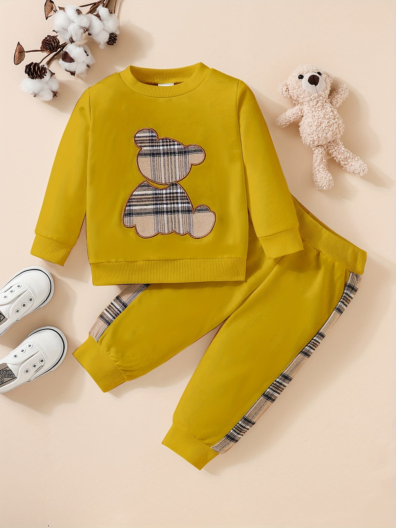 2-piece outfit - sweatshirt with bear embroidery and pants - Paris