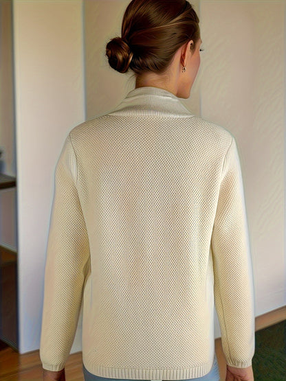 Maglione in maglia da donna con collo alto – comodo e intramontabile