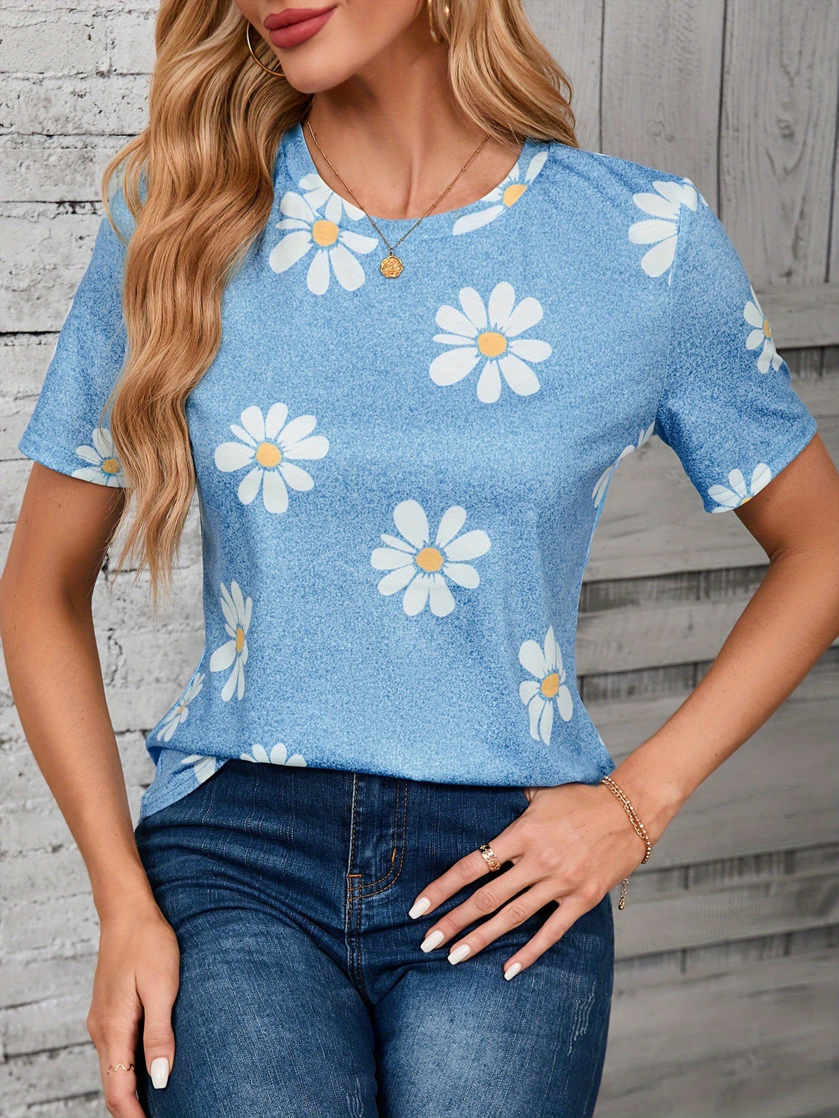 Daisy Flower Print Crewneck T-shirt – Casual and Breathable for Spring and Summer