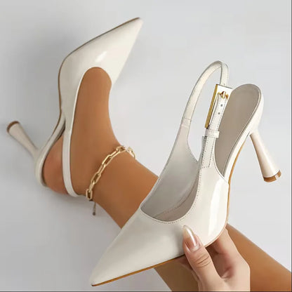 Escarpins à bride arrière avec boucle dorée