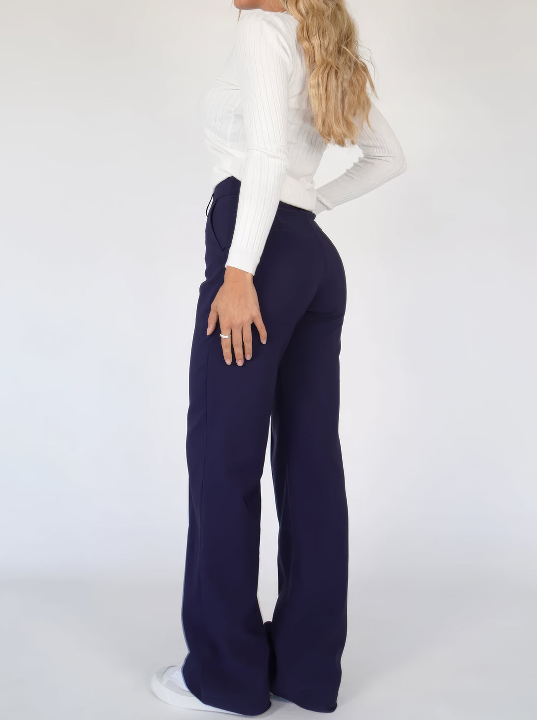 Pantalon élégant taille haute avec couture verticale à l’avant