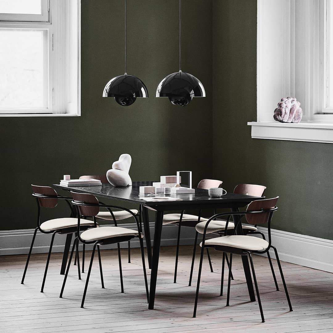 Elegantná drevená stropná lampa s teplým svetlom