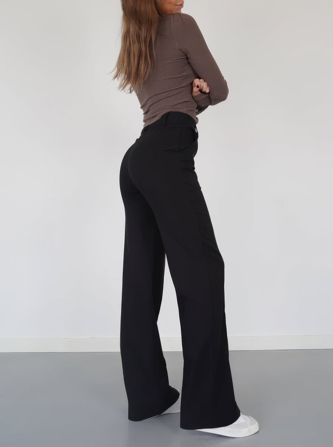 Pantalon élégant taille haute avec couture verticale à l’avant