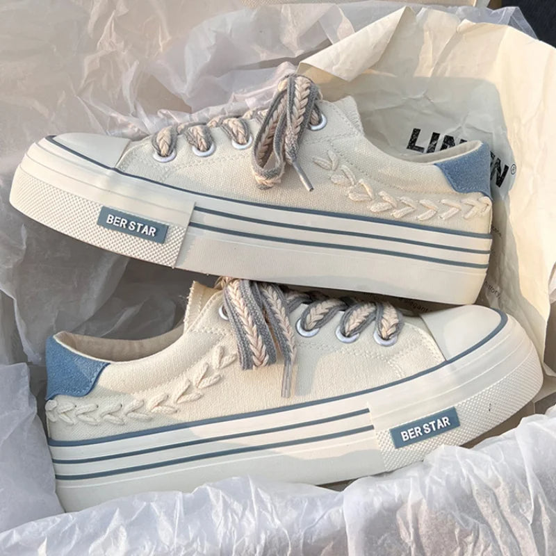 Serenity – Trendy Platform Canvas Sneakers with Elevated Sole