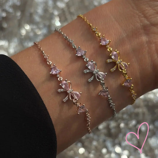Elegantes Armband mit Schleifendetail und rosa Kristallen