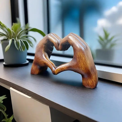 Scultura a forma di cuore: arte moderna dal tocco romantico