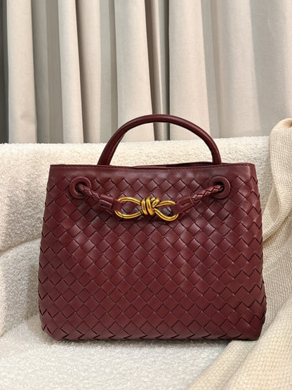 Woven Handbag Small – Compact and Stylish Braided Bag