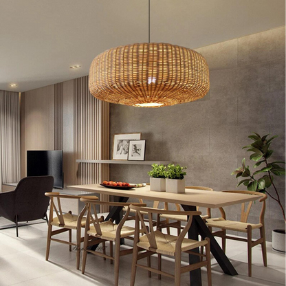 Candeeiro suspenso em rattan entrançado – Natural e elegante