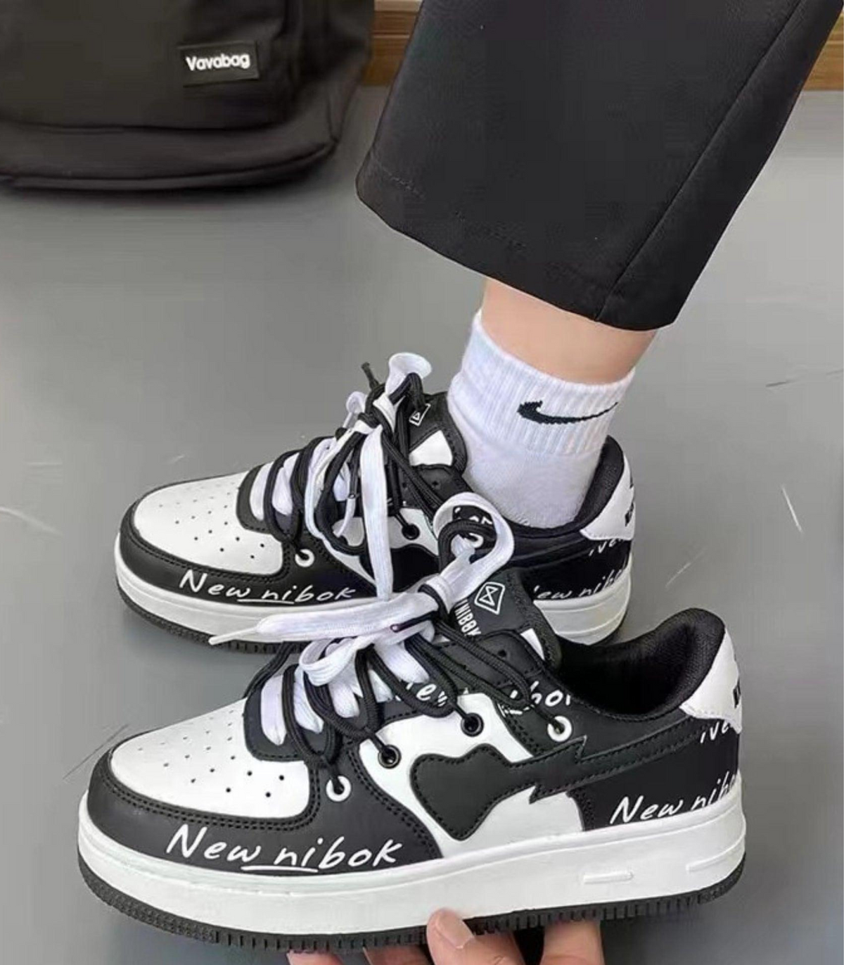 Ladies' Low Sneakers with Contrast Detail and Lace-Up Closure