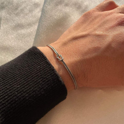 Elegant Knot Bracelet – Subtle and Refined