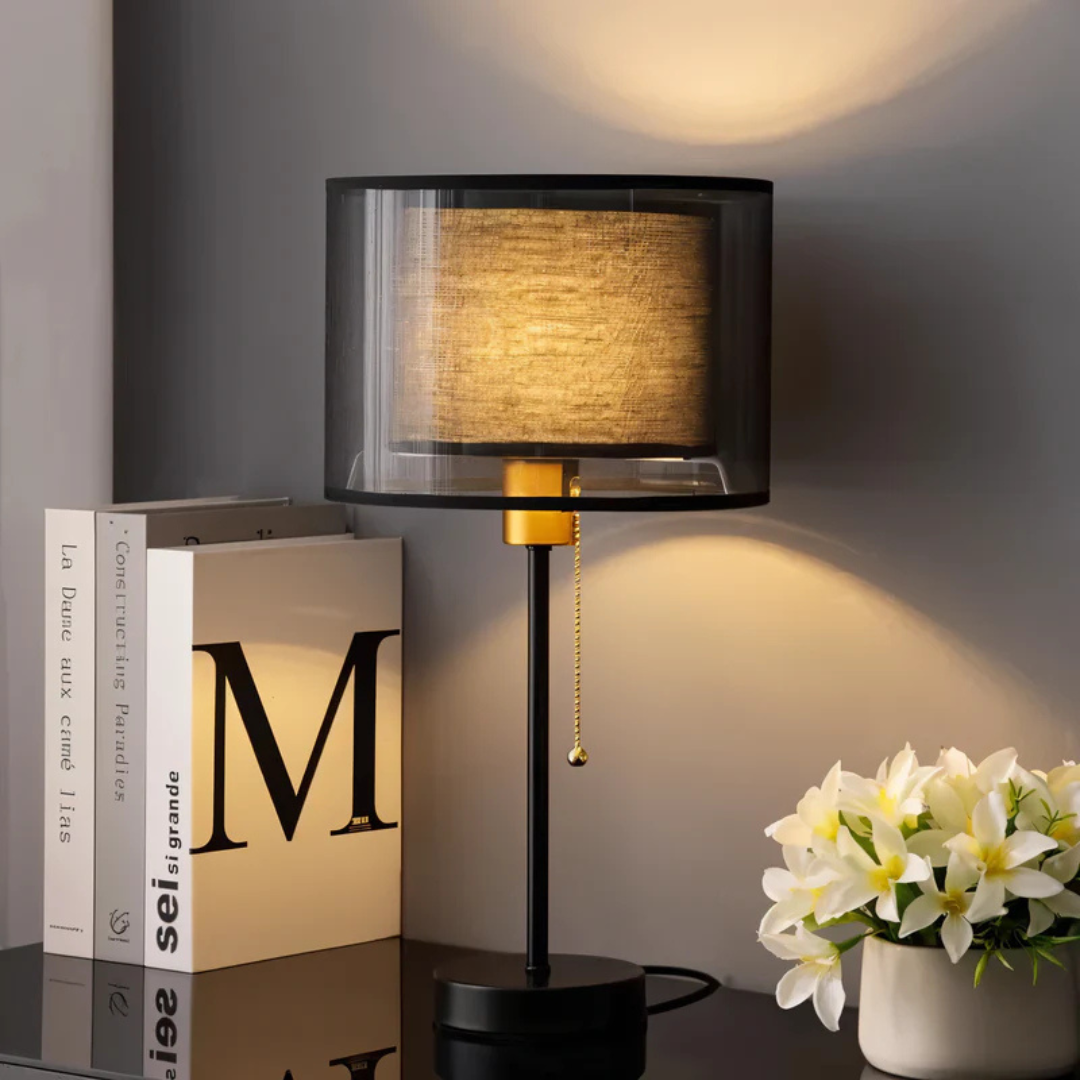 Lampada da tavolo vintage con doppio paralume in tessuto per una calda luce d’atmosfera a LED