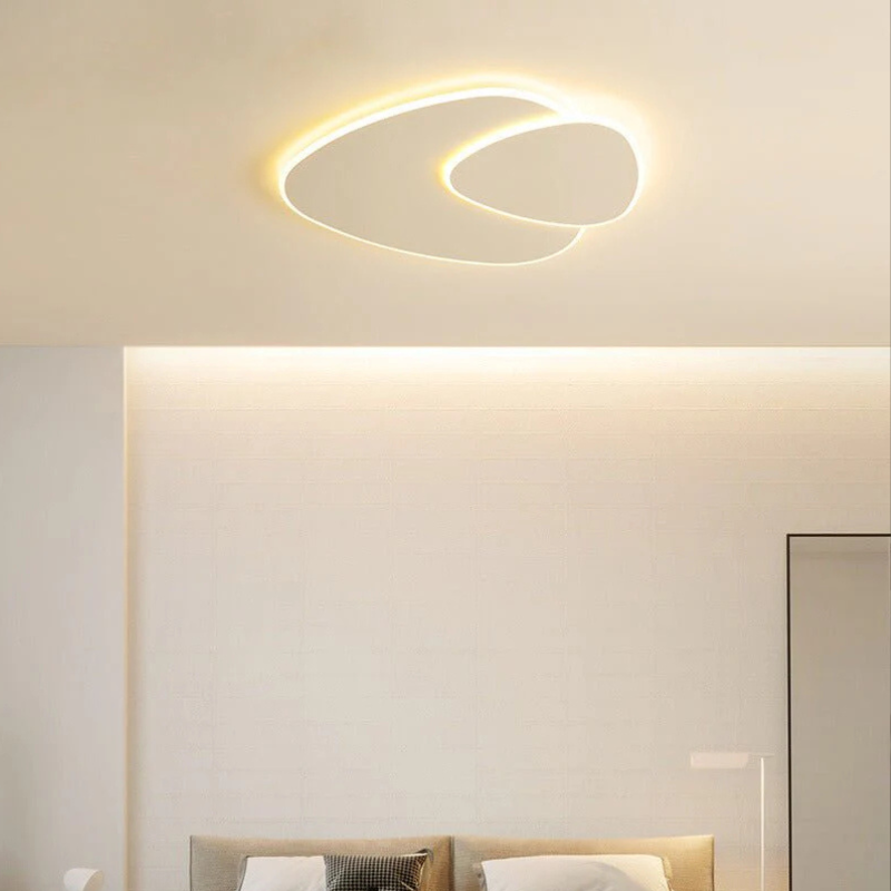 Plafoniera minimalista a LED con forma ellittica organica, per interni moderni