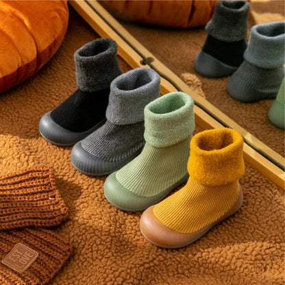 Elegantne protuklizne čarape s potplatom - mini moda za malu djecu
