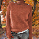 Morbido maglione in maglia da donna con scollo a barchetta
