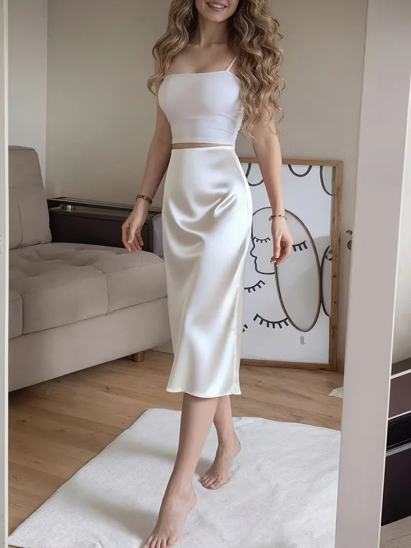 Jupe en satin avec fente haute