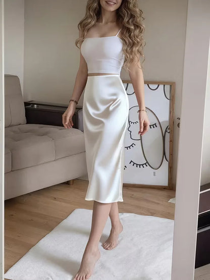 Jupe en satin avec fente haute