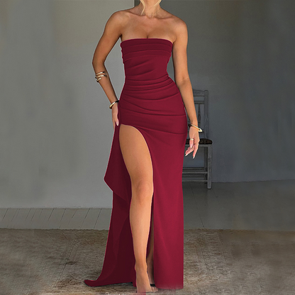 Vestido largo sin tirantes con abertura