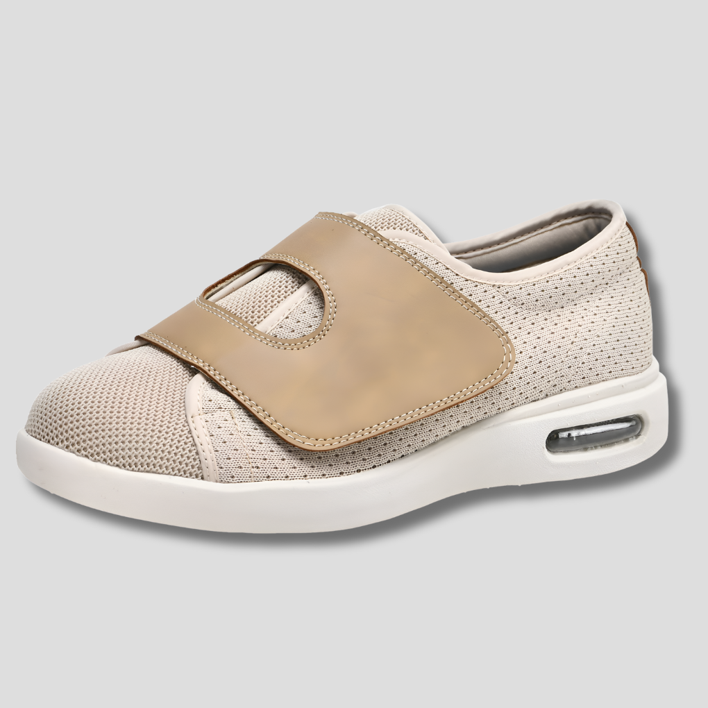 Wide diabetic shoes for swollen feet