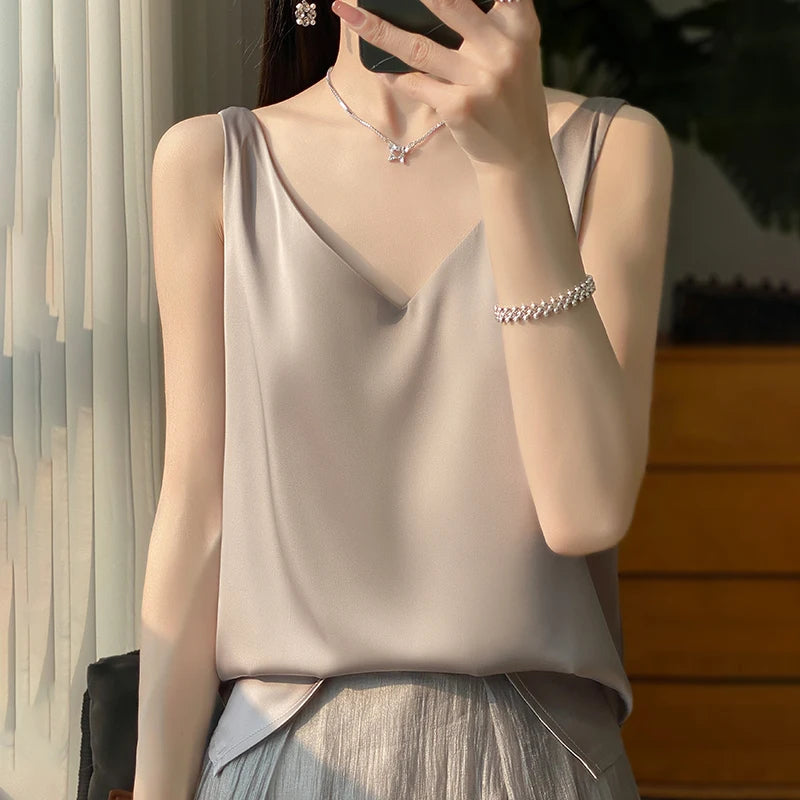 Top de seda elegante para mujer con un estilo sofisticado