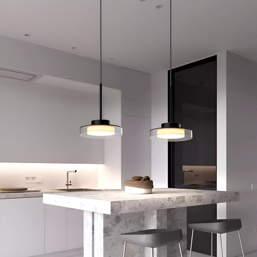 Pendellampe i fransk stil - elegant design i akryl og jern