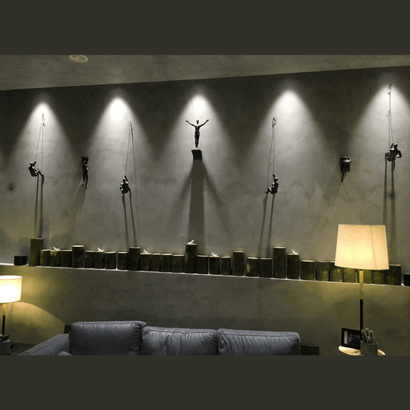 Conjunto de esculturas decorativas de pared con figuras trepadoras para una decoración moderna