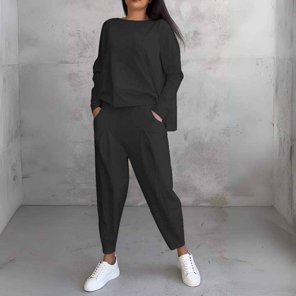 Conjunto deportivo de dos piezas con cuello redondo y mangas largas