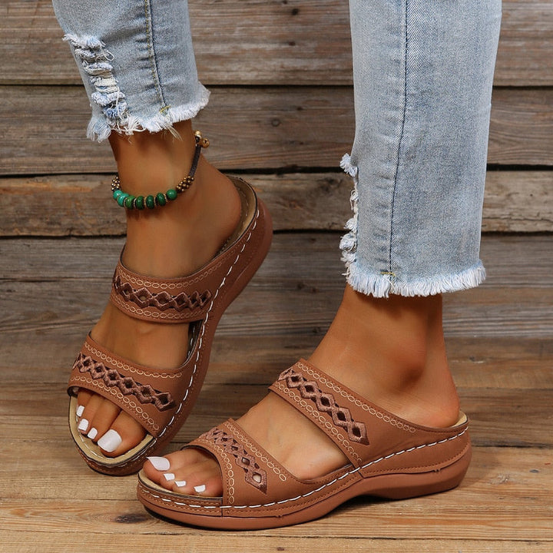 Summer sandals with double strap for women