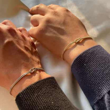 Elegant Knot Bracelet – Subtle and Refined