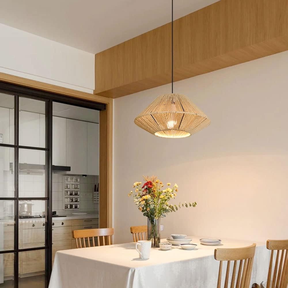 Artisanal Rattan Pendant Lamp - Natural and Stylish