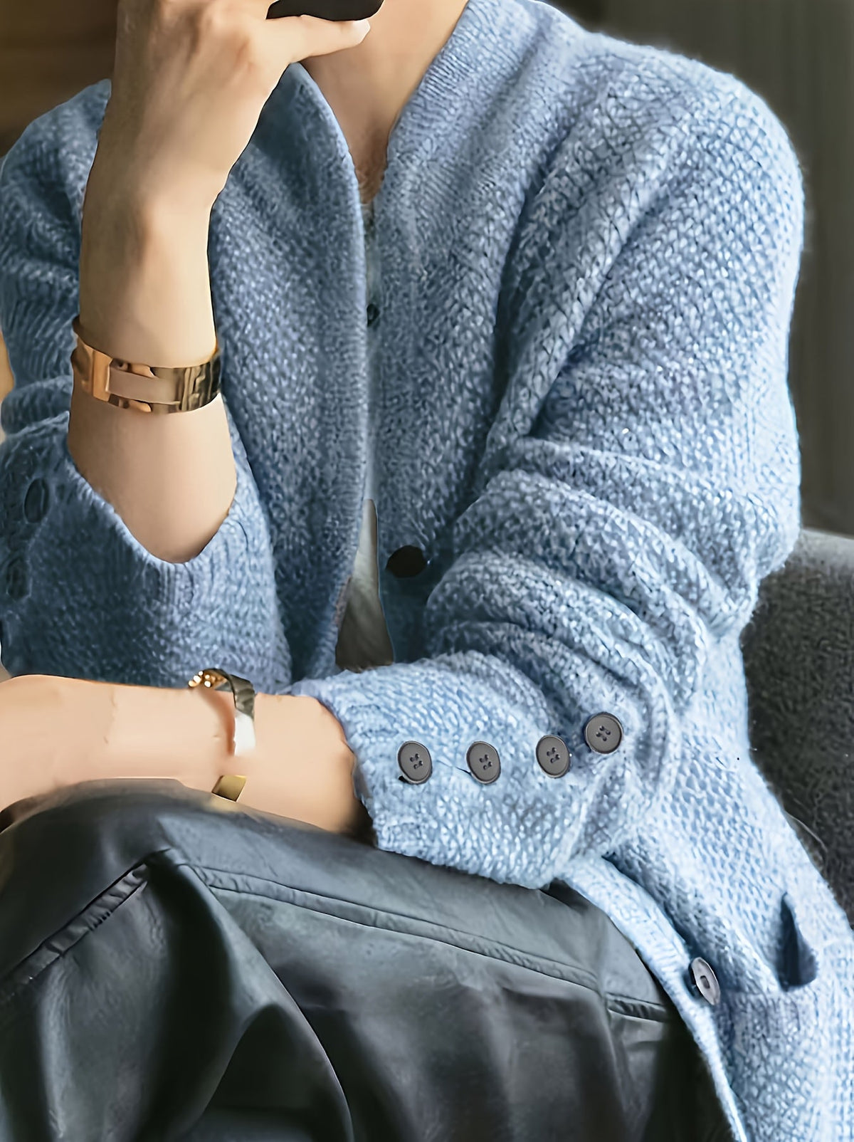 Maglione in maglia da donna con collo alto – comodo e intramontabile