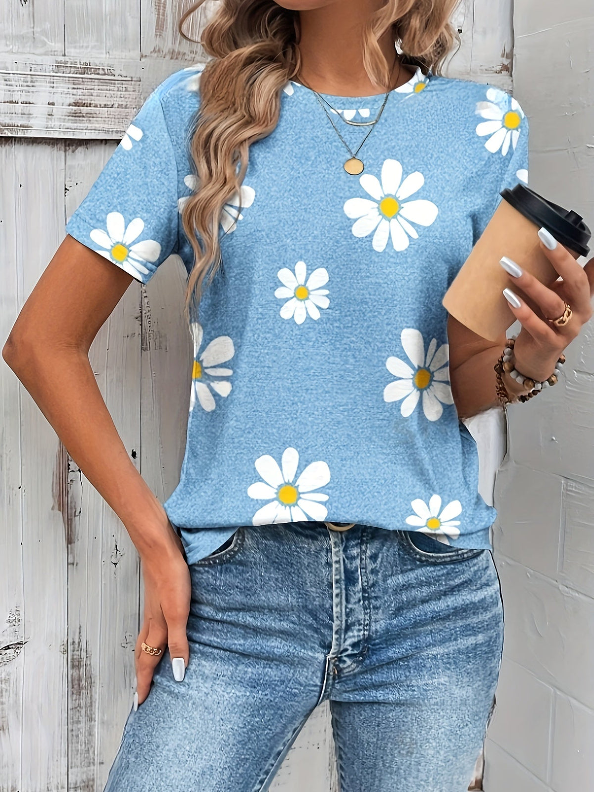 Daisy Flower Print Crewneck T-shirt – Casual and Breathable for Spring and Summer