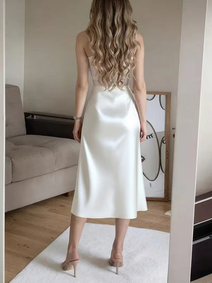 Jupe en satin avec fente haute