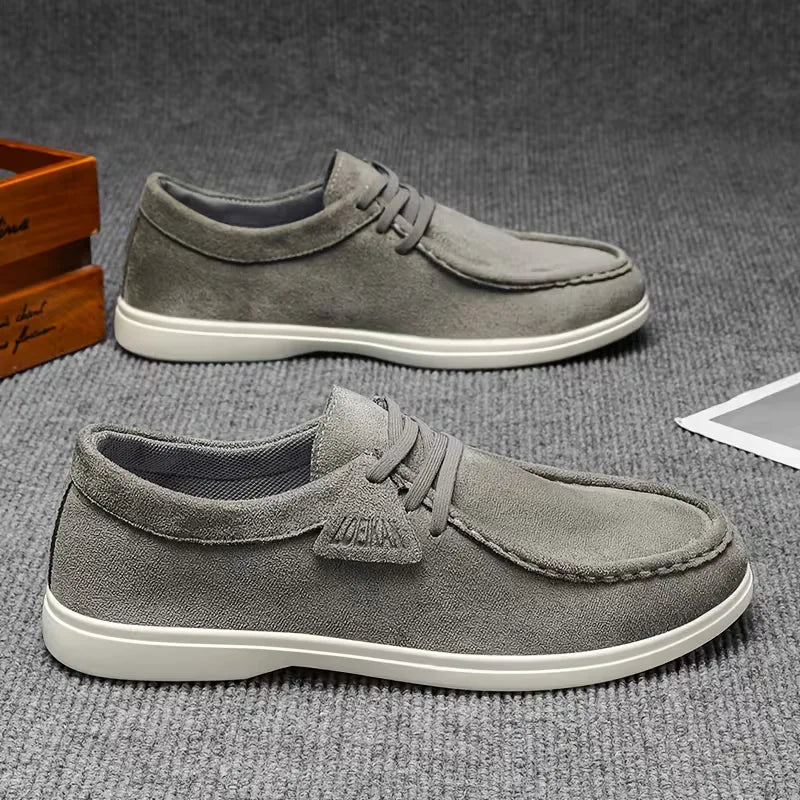 Low sneakers with slip-on design