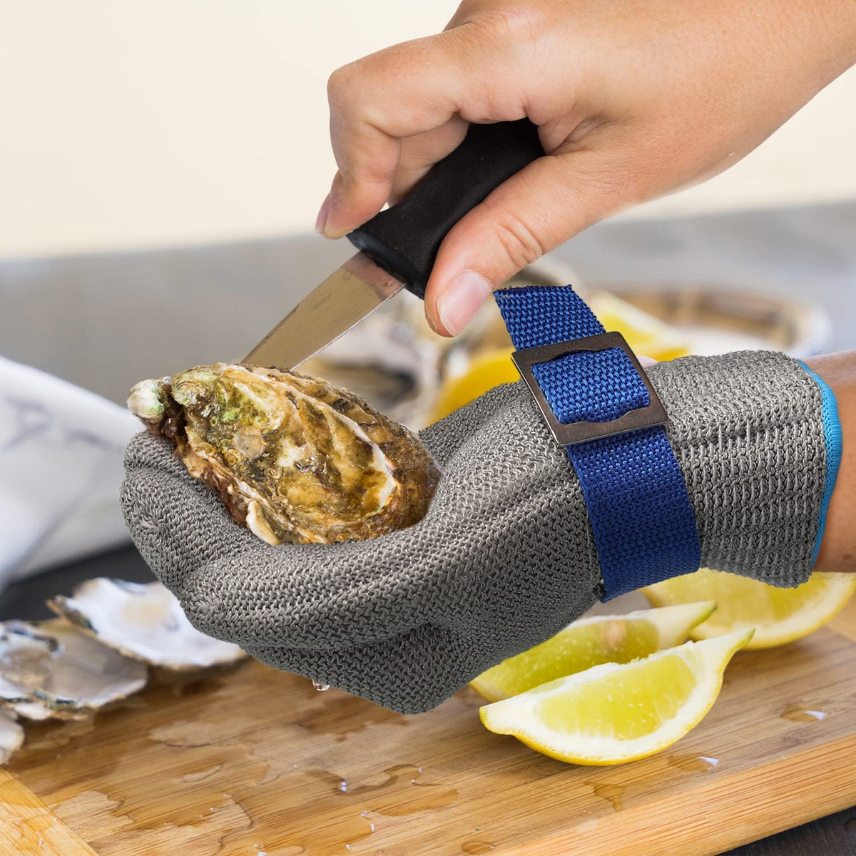 Heavy Duty Cut-Resistant Gloves – Flexible Protection for Safe Handling