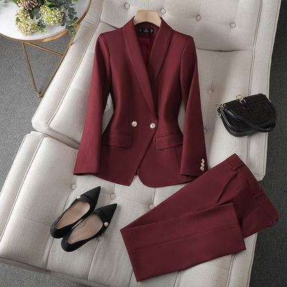 Completo da donna a due pezzi con blazer e pantaloni