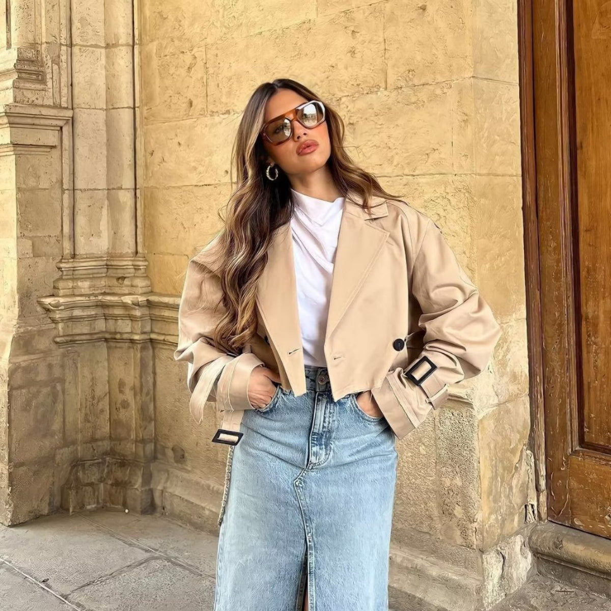 Stylish Ladies Short Trench Coat for Casual Look
